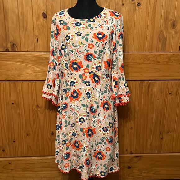 Boden Dresses & Skirts - Floral Bell Sleeve Dress